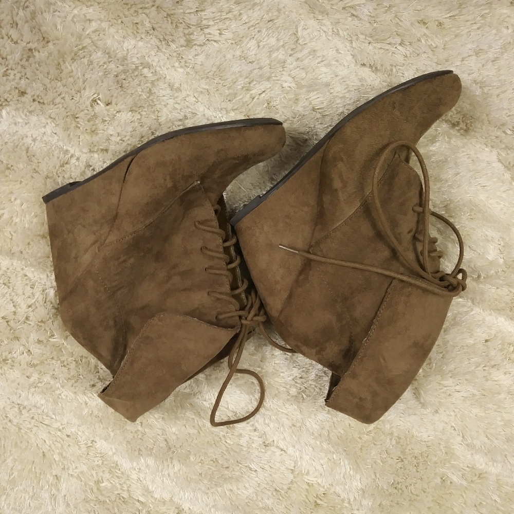 Nine west brown sued boots. Sz7